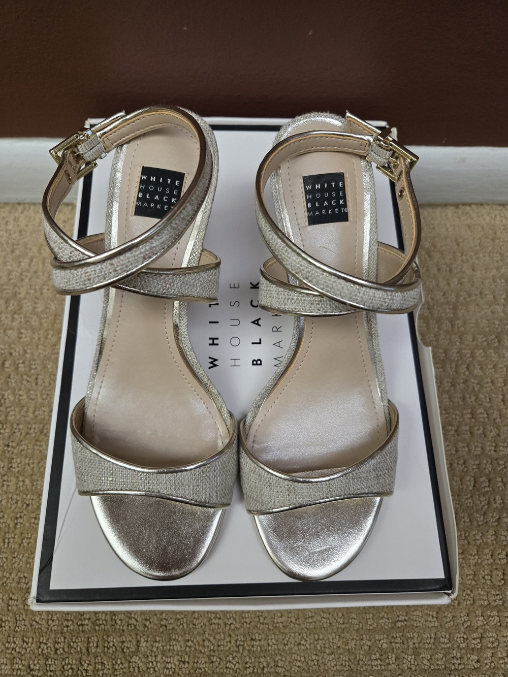 White House Black Market Kaylee Foil Linen Wedge size 7